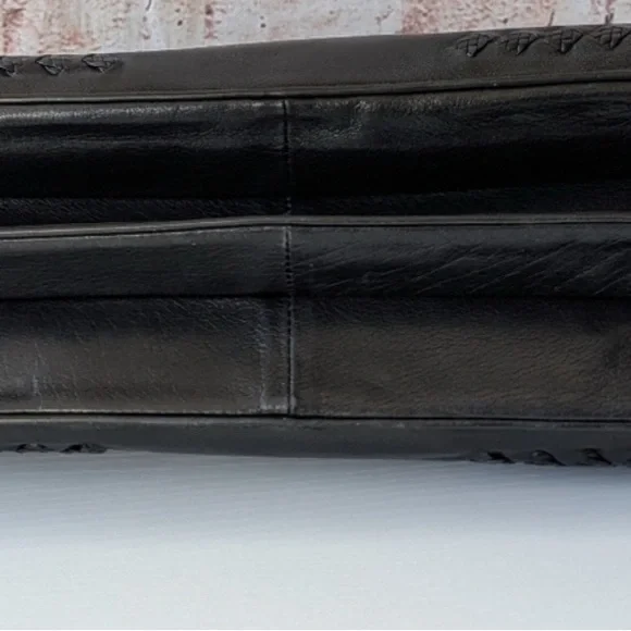 Bottega Veneta Black Leather Bag - Picture 5 of 11